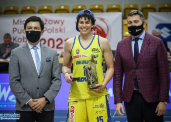 «Πάμε δυνατά Γκντύνια!! Let’s go ladies»