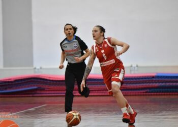 Στη γραμμή των βολών με τη… Μαρία Αυτζή