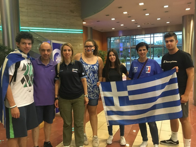 Ελλάς ολέ ολέ, Εθνικός ύμνος και τιρινίνι ξανά και ξανά… (vid)