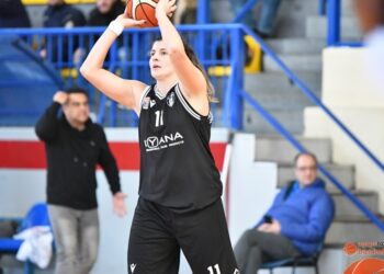 Στη γραμμή των βολών με την… Ανθούλα Ταρπάγκου