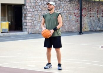 «Μονό» με τον Κωνσταντίνο Θαλασσοχώρη