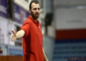Τσίκληρας: «Στο γυναικείο μπάσκετ δεν πλήττεις ποτέ»